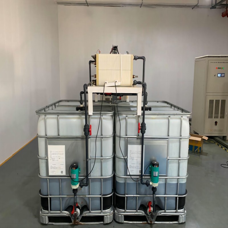Özelleştirilmiş iyon değişim membranı Kazık 5kw Vanadyum akışlı pil takımı